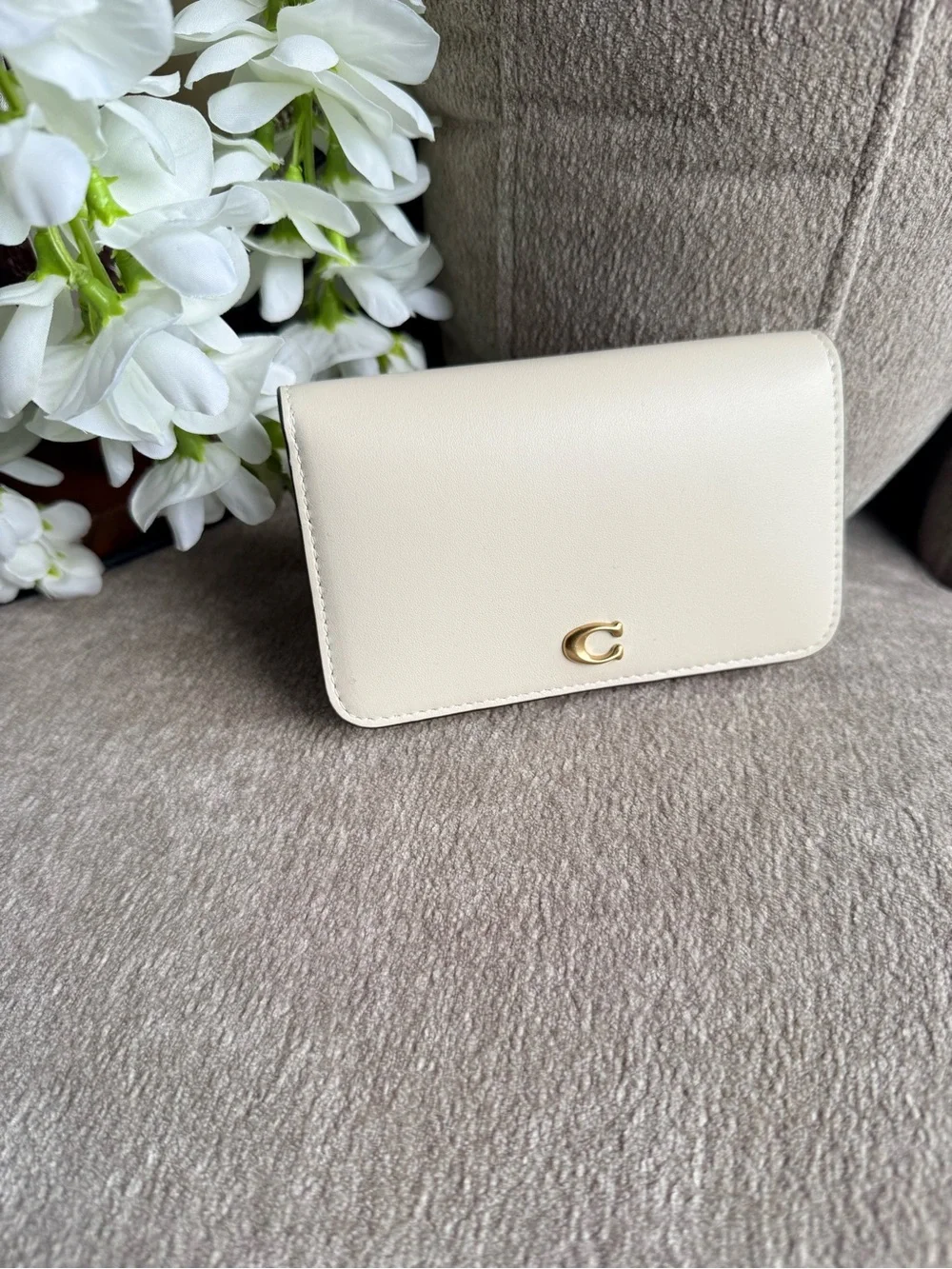 Coach Cream Chalk Leather Compact Wallet with Signature 'C' NWT